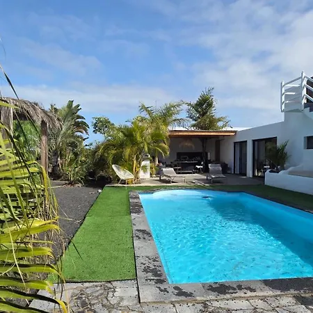 Βίλα Oasis Charming Oasis With Pool And Garden In Lajares